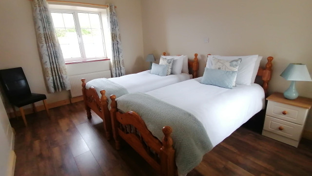 Hilltop Cottage Twin Room